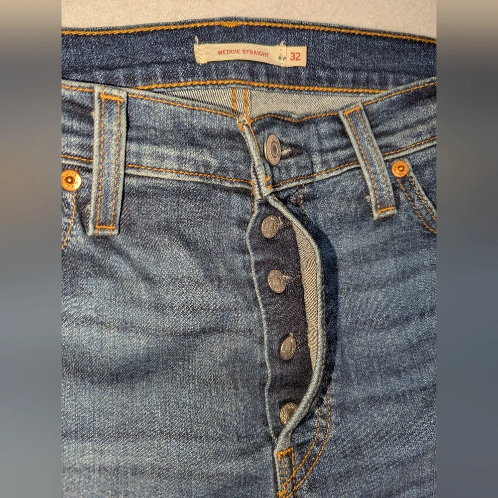 Levi's Women's Wedgie Straight Leg‎ Button Fly Dark Wash Hi Rise 32Wx28L